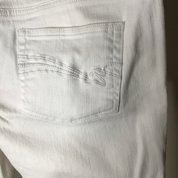 The Limited 917 Jeans White Capris - Picture 8 of 14